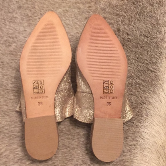 NWOT-FREE PEOPLE SIENNA GOLD MULE - Picture 4 of 4